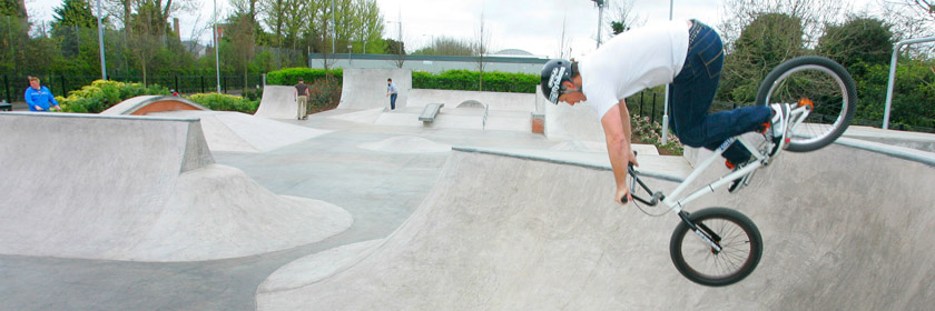 Photography of someone on a BMX at the Amphitheatre Urban Skate Park