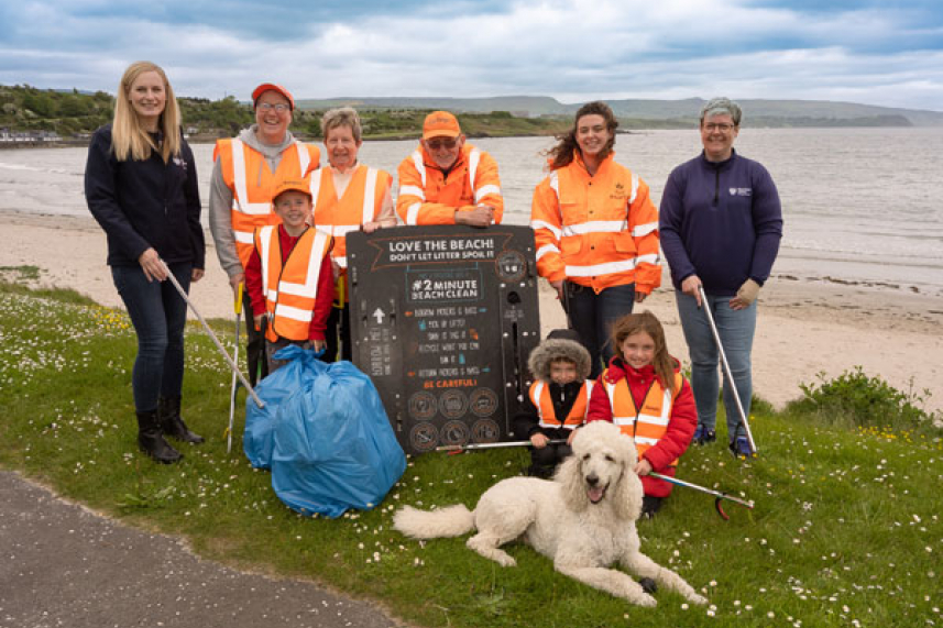 Marine litter grant funds ‘2-Minute Beach Clean’ image