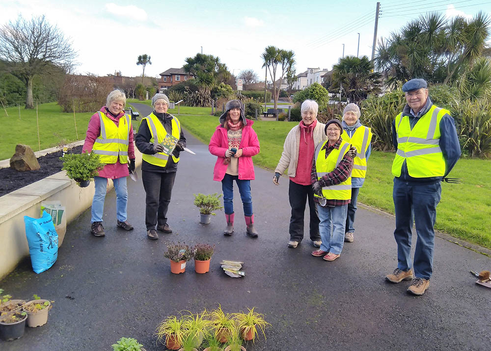 L-R: Sandra Thompson (Brighter Whitehead), Yvonne Carlton (Brighter Whitehead), Cherry Townsend (garden designer), Jo Adams (Brighter Whitehead), Sylvia Woods (Brighter Whitehead), Ann Kay (Brighter Whitehead), Joe McKernan (Brighter Whitehead)