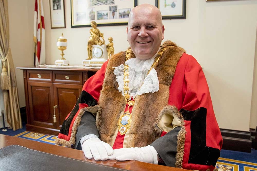 Mayor extends congratulations to Royal couple image