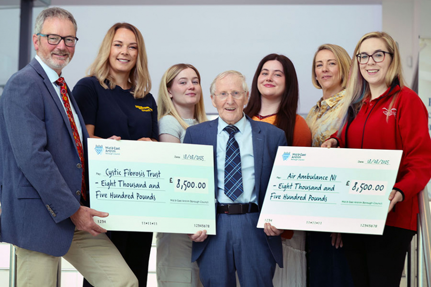 Former Mayor presents £17k to charities image