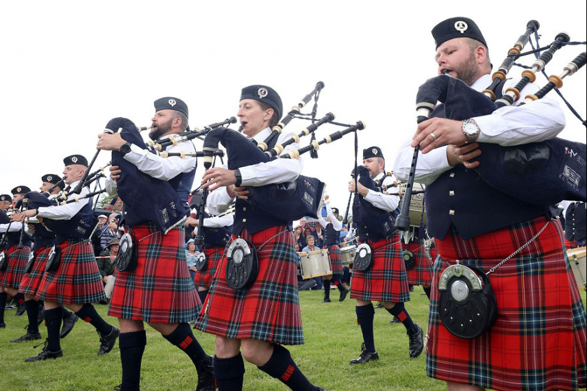 Thousands enjoy the All-Ireland Pipe Band Championships image