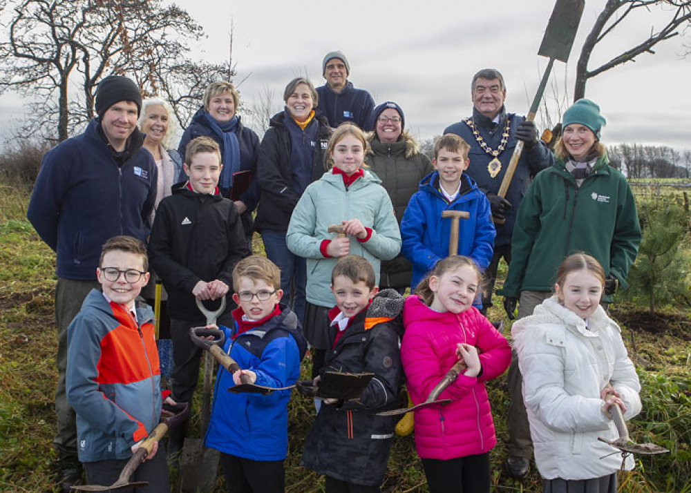 Andrew Gallagher RSPB; Gareth Bareham RSPB; staff and pupils from Woodburn PS; Marlene Gattineau and Vanessa Postle MEA Council Parks and Open Spaces.